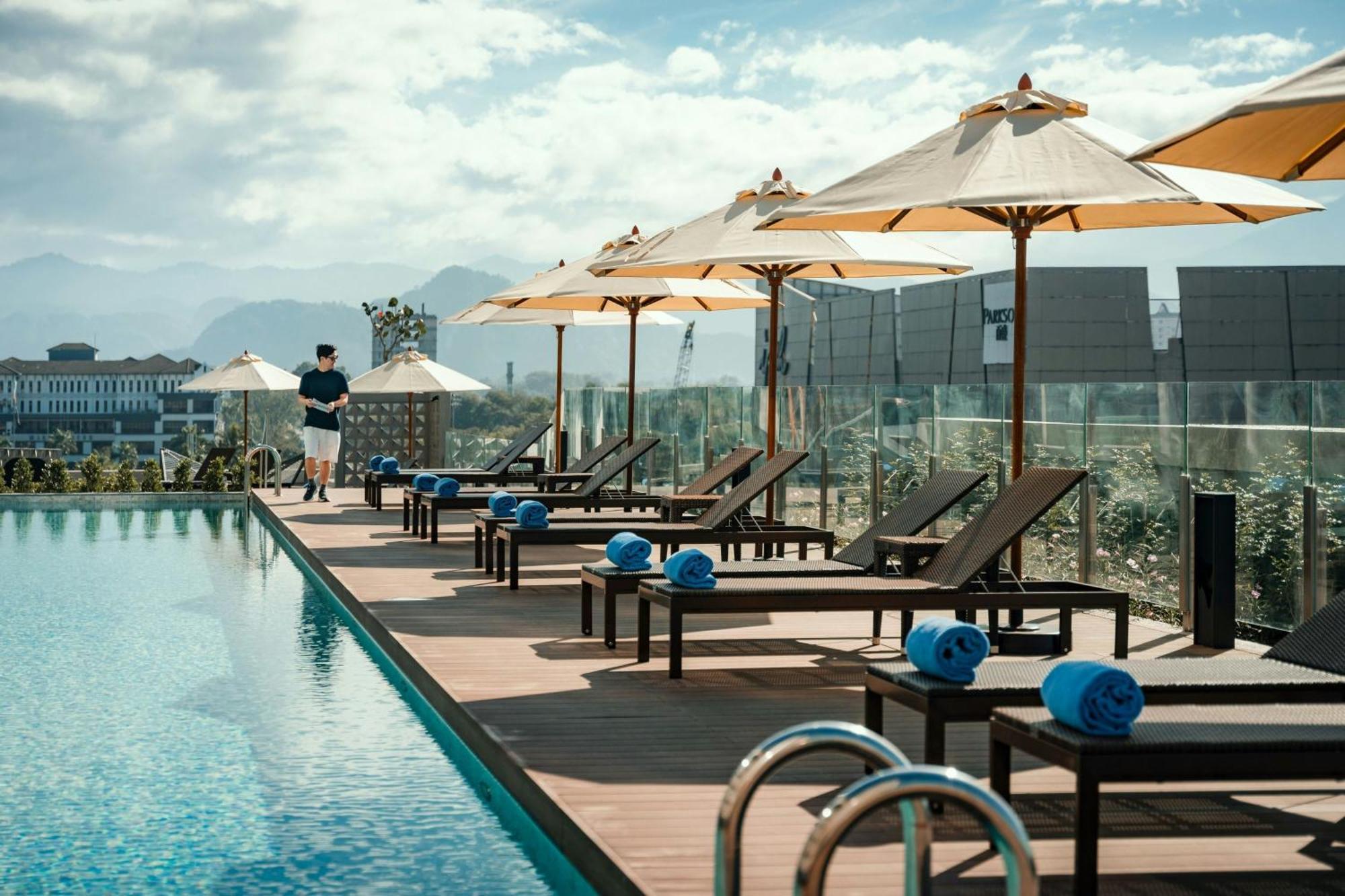Ac Hotel By Marriott Ίπο Εξωτερικό φωτογραφία