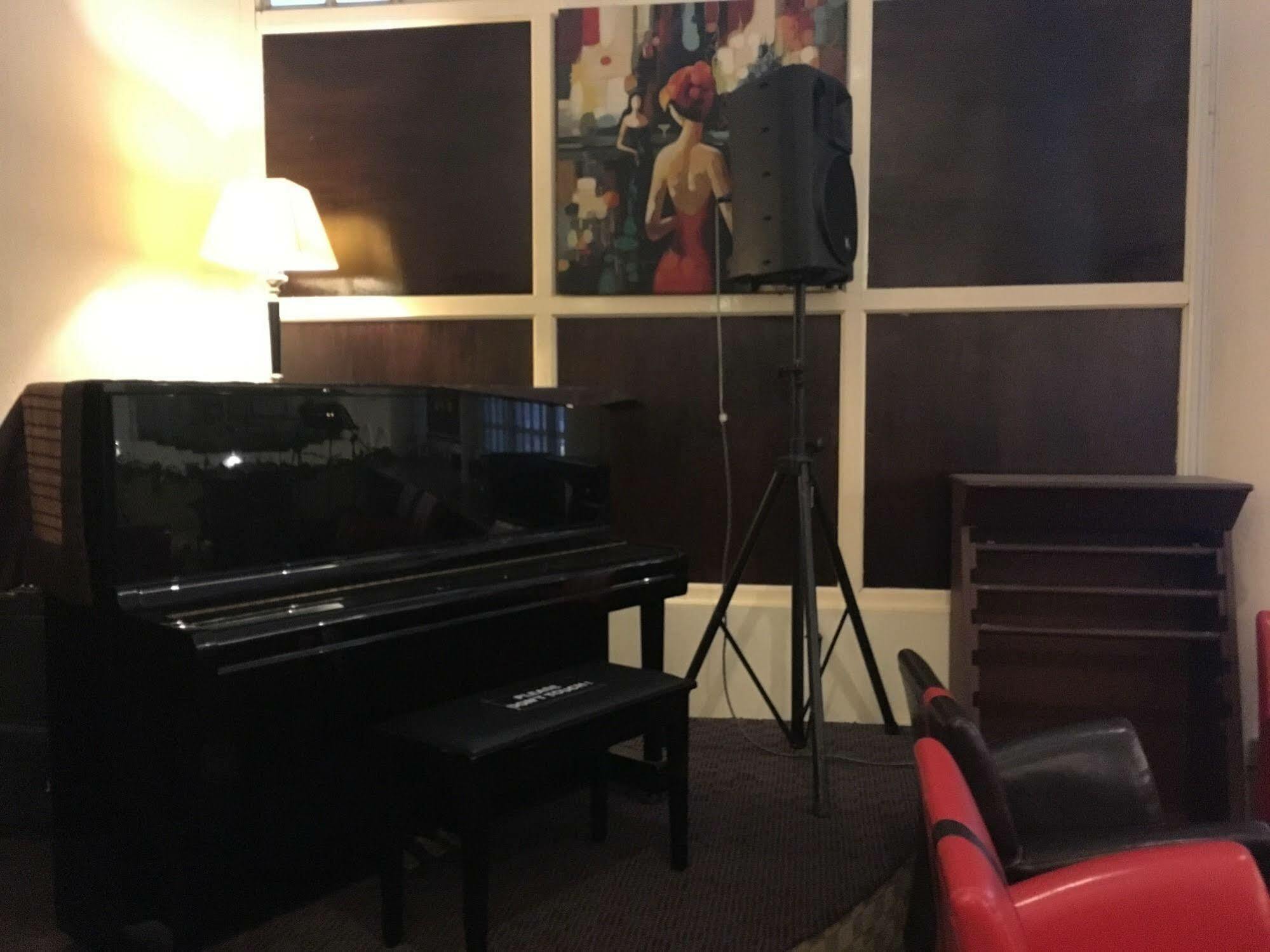 Ac Hotel By Marriott Ίπο Εξωτερικό φωτογραφία